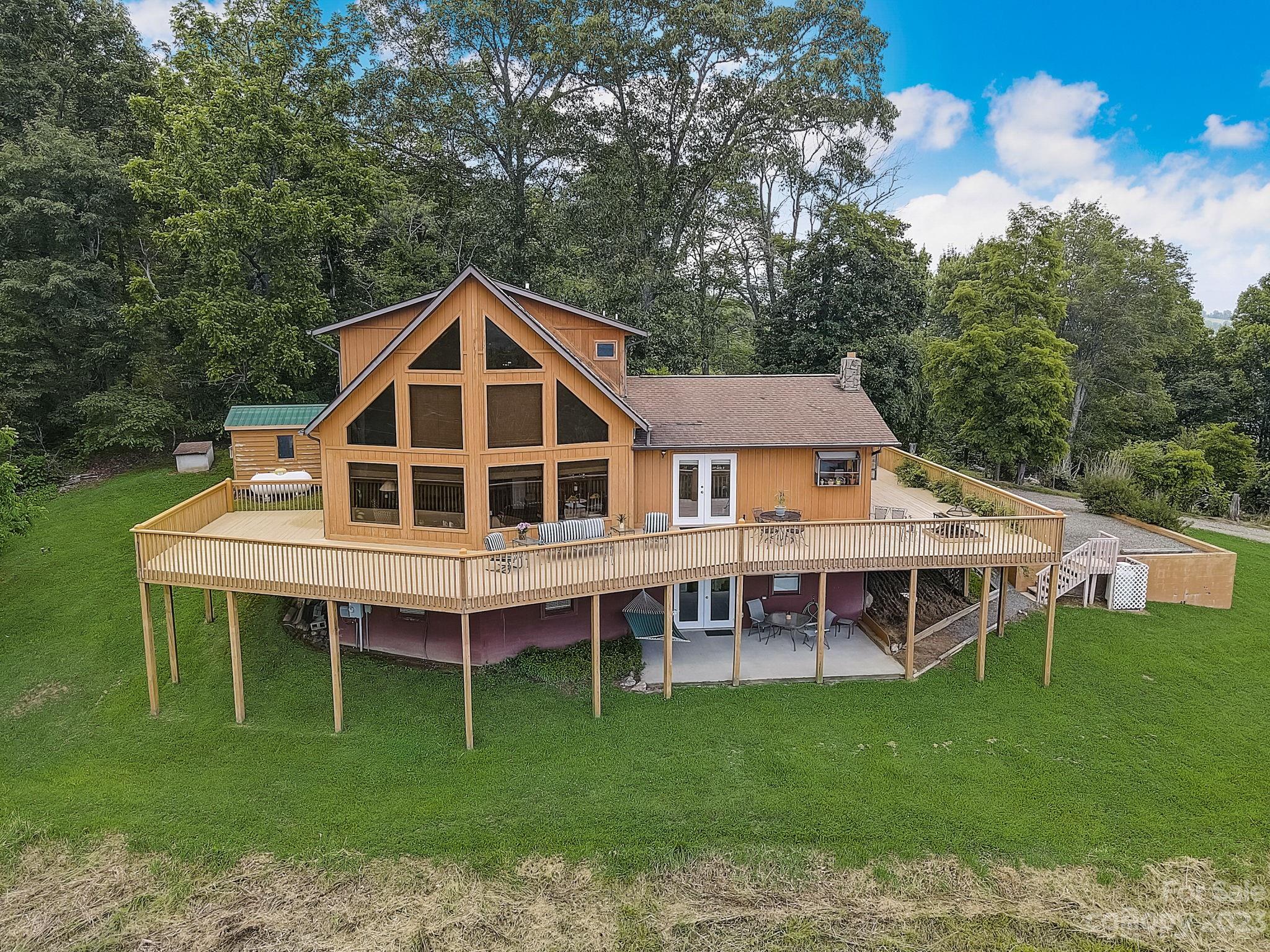 677 Canyon Fox Drive Marshall NC 28753