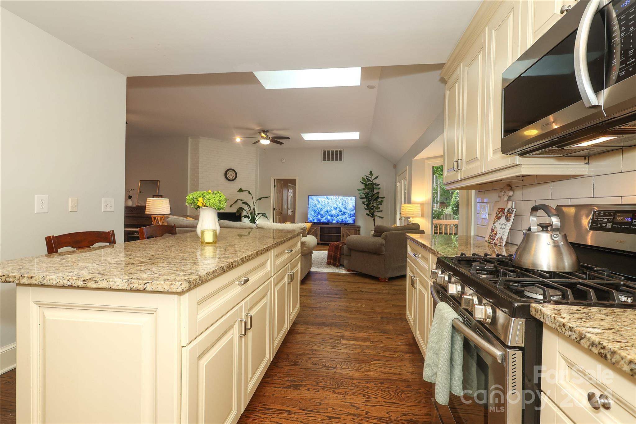 6552 Shaftesbury Road Charlotte NC 28270
