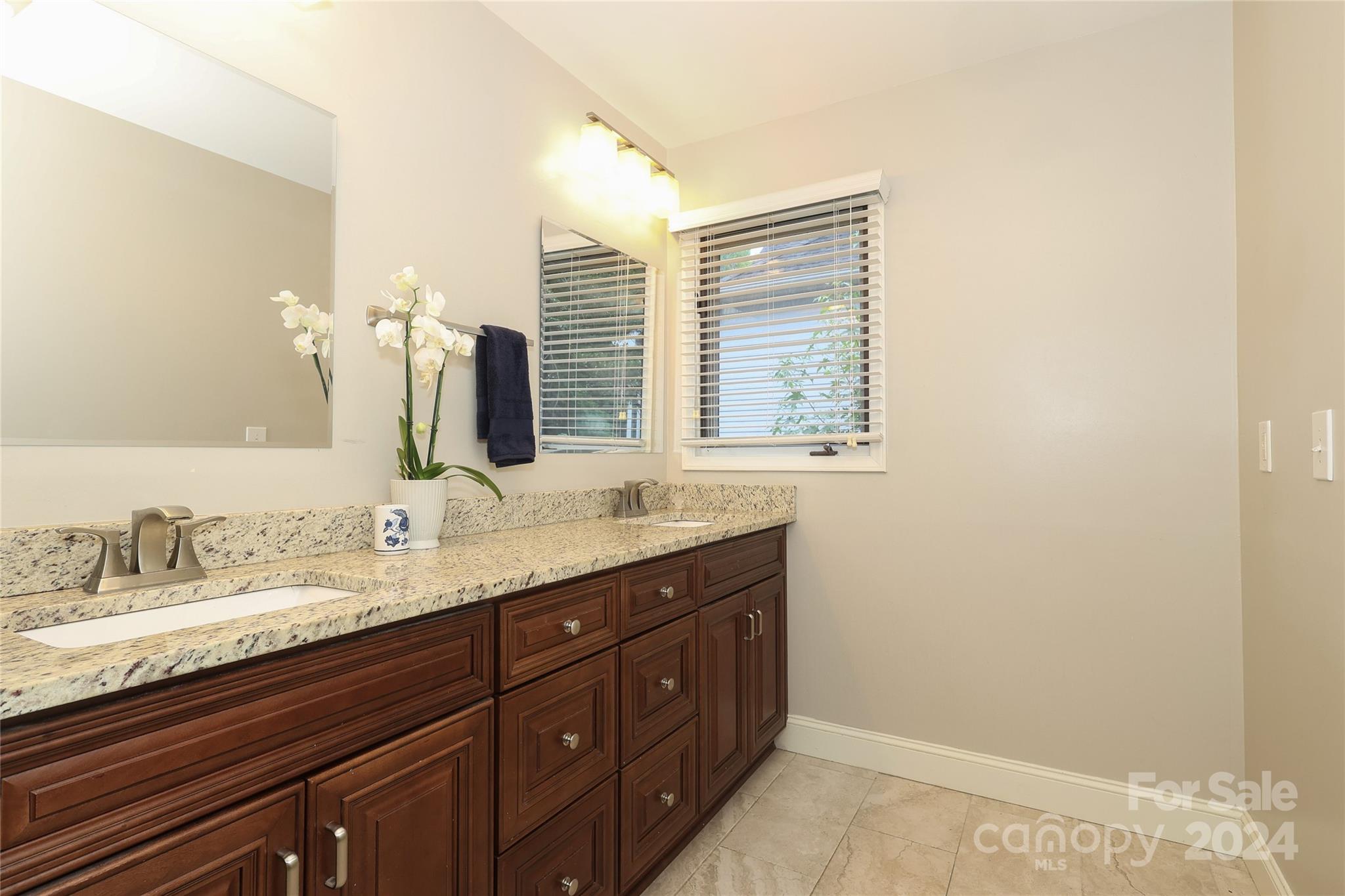 6552 Shaftesbury Road Charlotte NC 28270