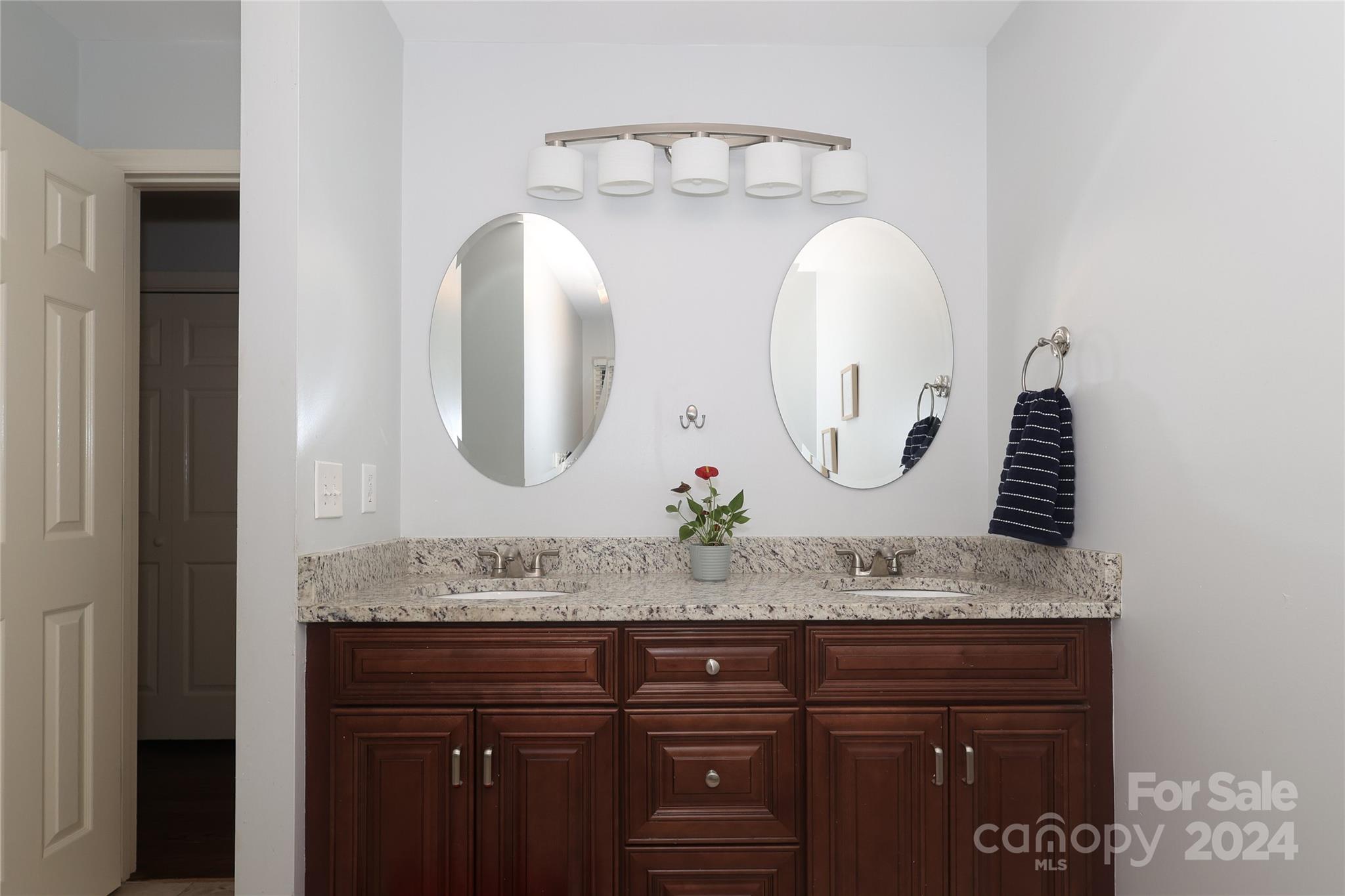 6552 Shaftesbury Road Charlotte NC 28270