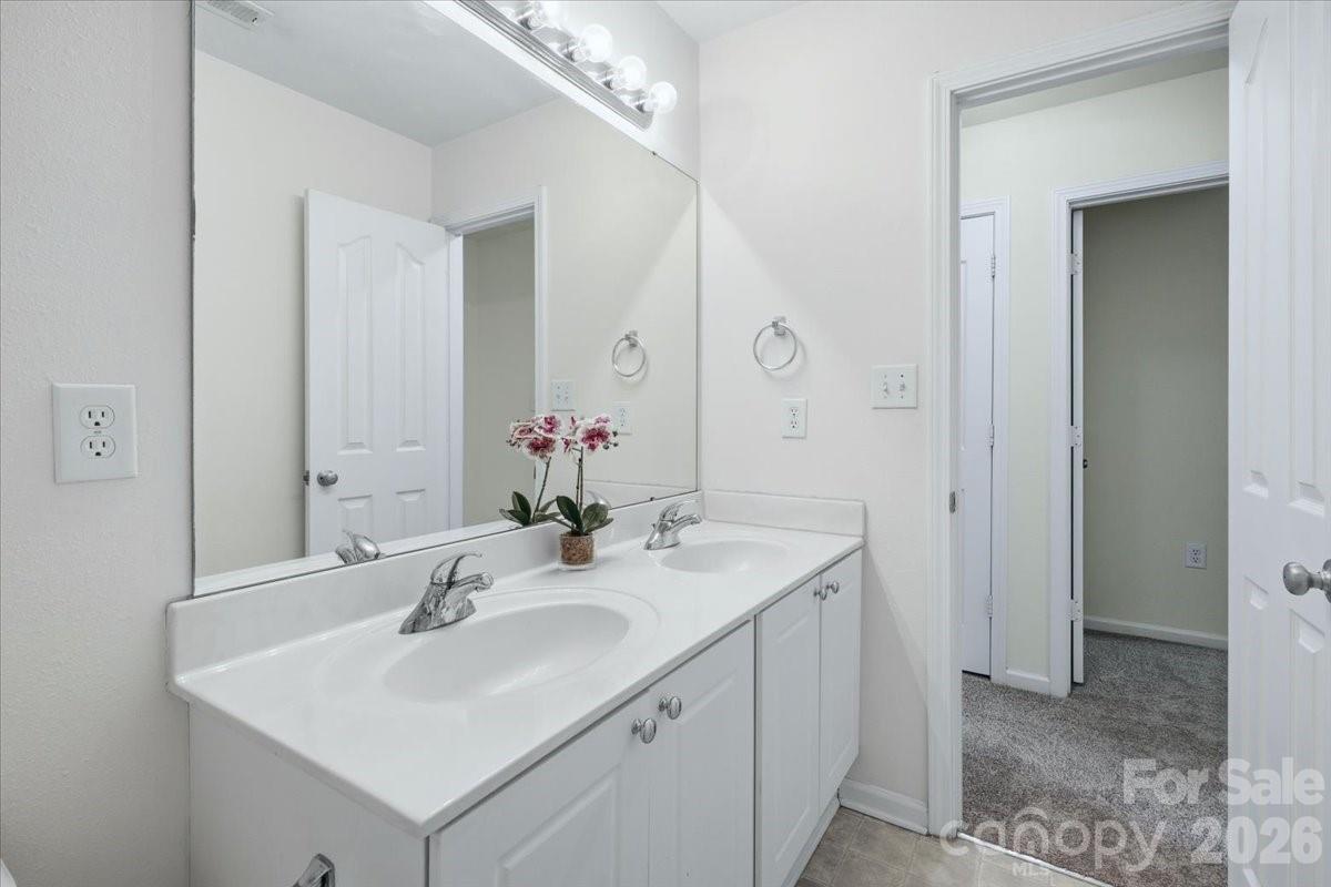 7143 Wandering Creek Drive Charlotte NC 28216