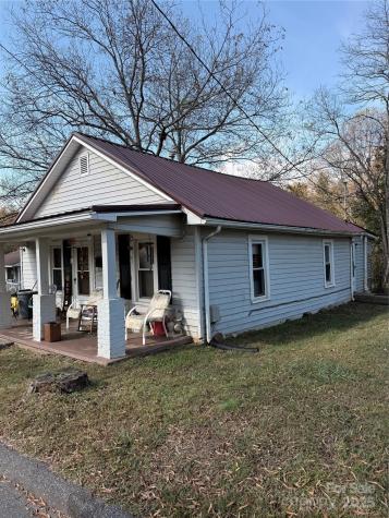 1418 Huggins Street Statesville NC 28677
