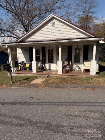 1418 Huggins Street Statesville NC 28677