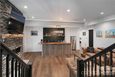 726 Ugugu Drive Brevard NC 28712