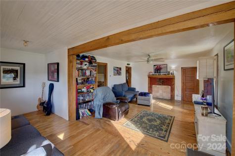 3198 Nc 261 Highway Bakersville NC 28705