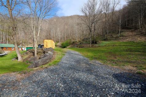 3198 Nc 261 Highway Bakersville NC 28705