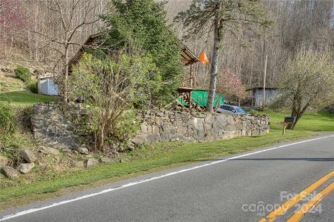 3198 Nc 261 Highway Bakersville NC 28705