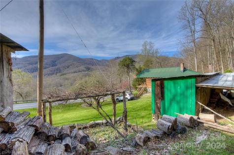 3198 Nc 261 Highway Bakersville NC 28705