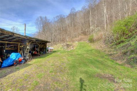 3198 Nc 261 Highway Bakersville NC 28705