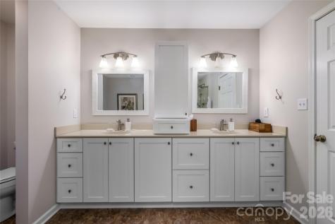 43 Tree Top Drive Arden NC 28704