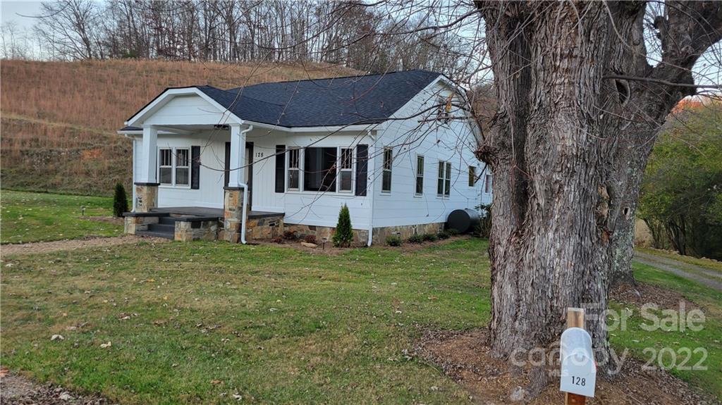 128 Walking Road Burnsville NC 28714