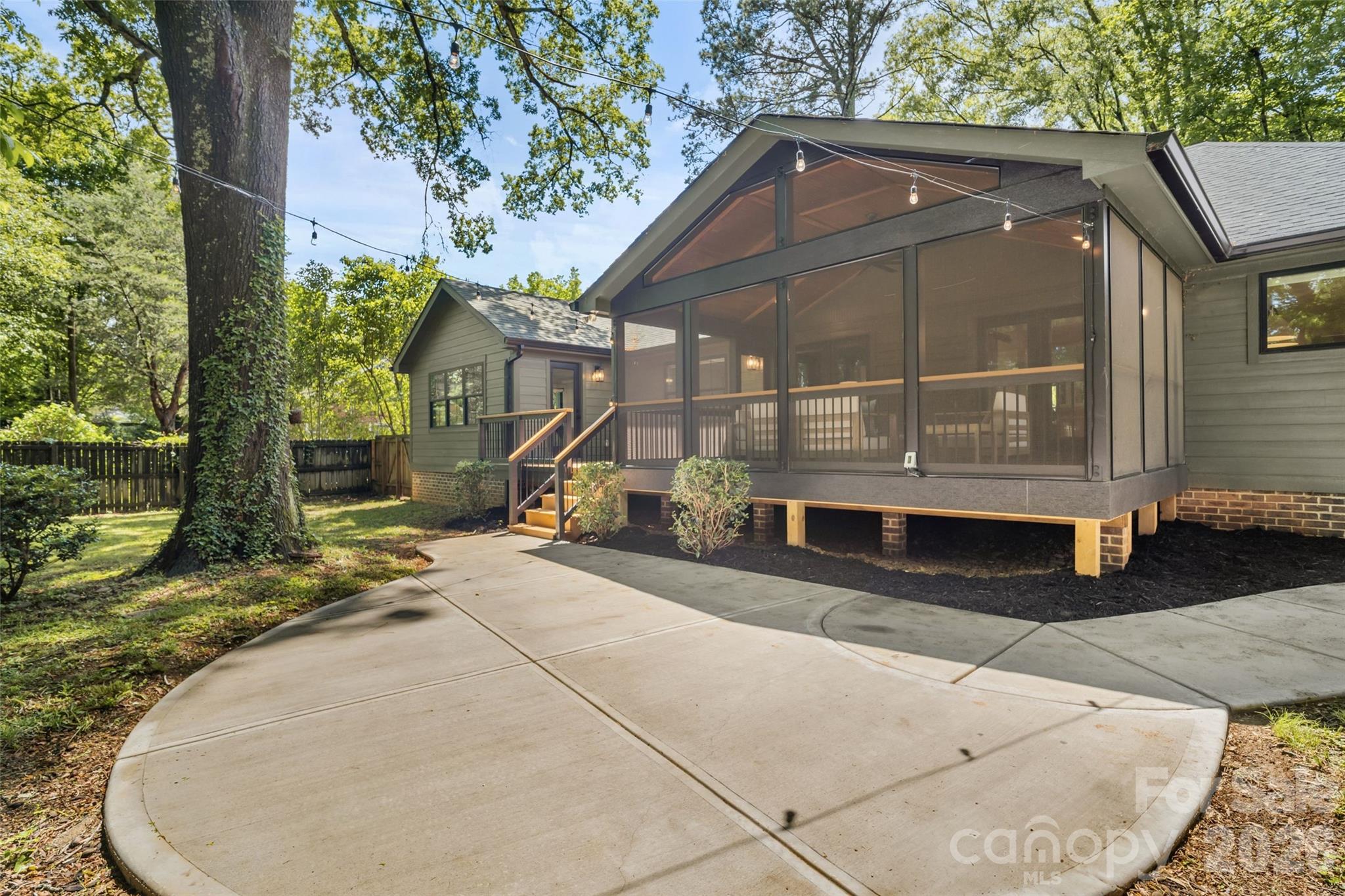 1542 Carolyn Drive Charlotte NC 28205