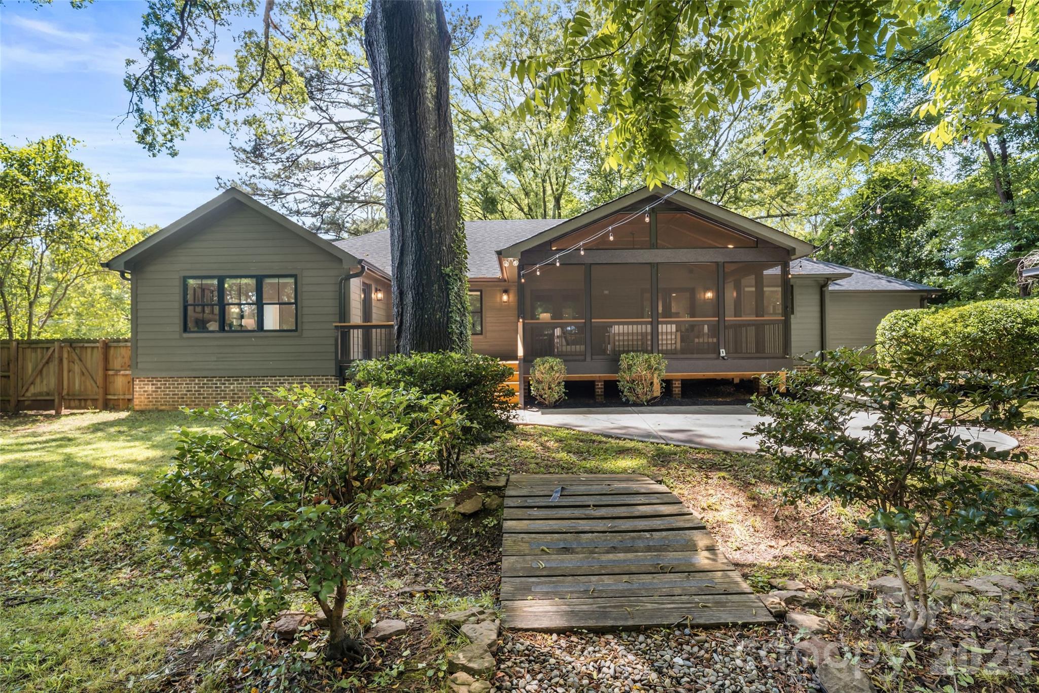 1542 Carolyn Drive Charlotte NC 28205