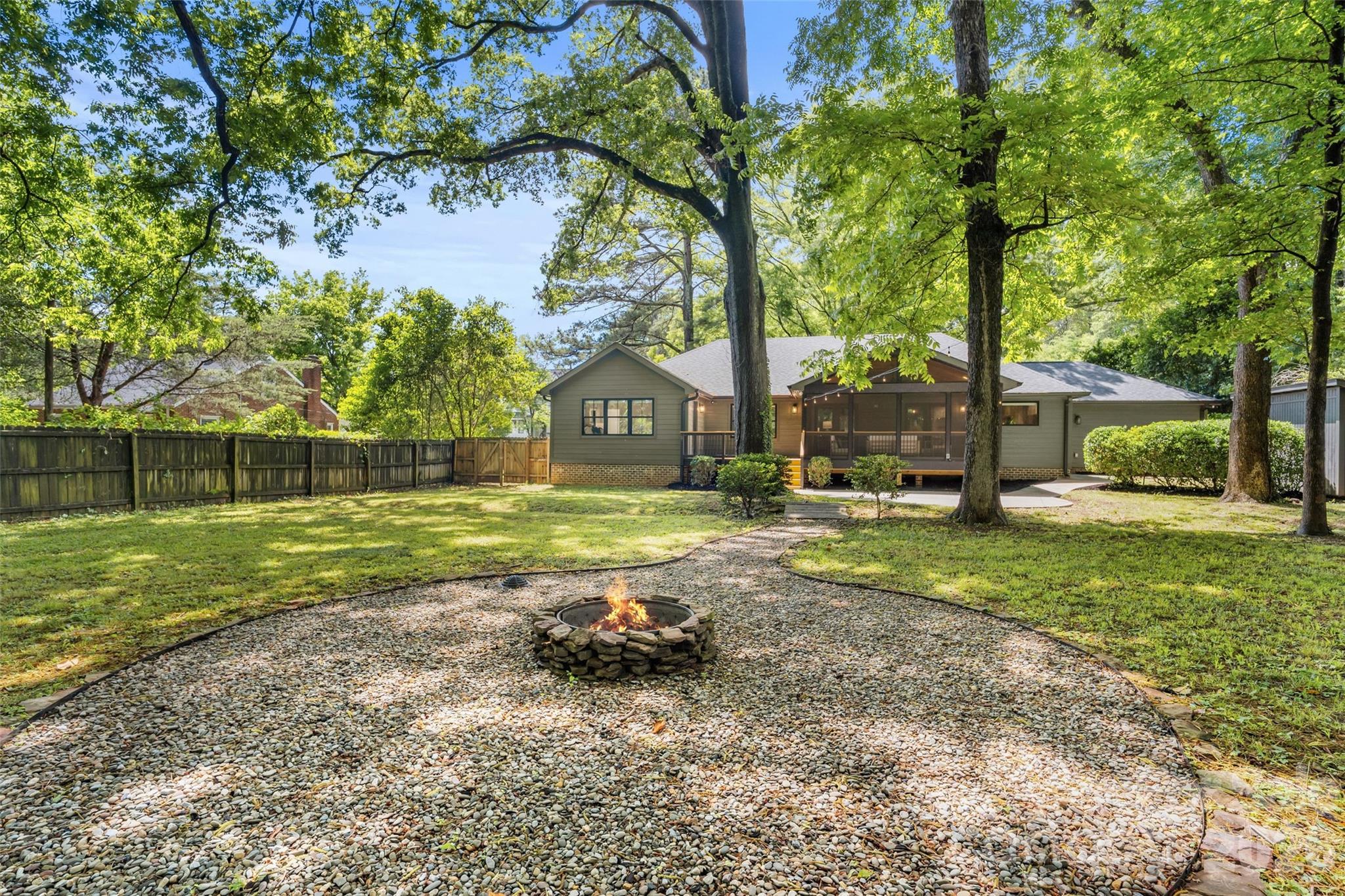 1542 Carolyn Drive Charlotte NC 28205