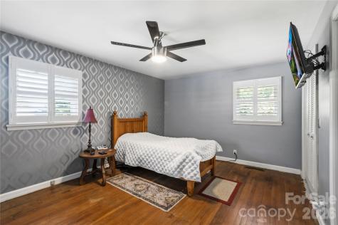 75 Hawthorne Drive Brevard NC 28712