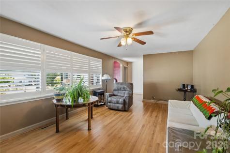 75 Hawthorne Drive Brevard NC 28712