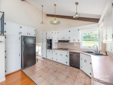 827 Oakdale Road Waynesville NC 28786