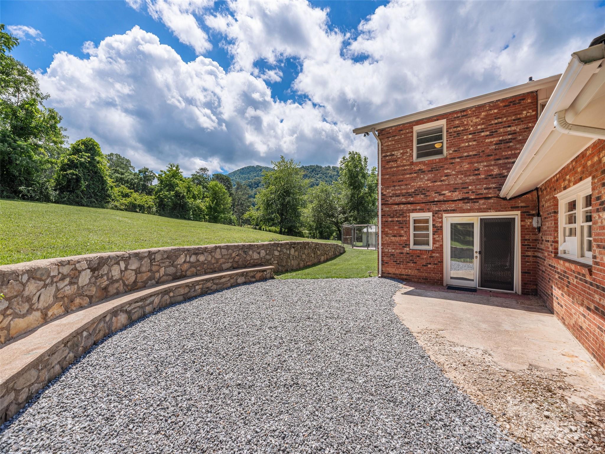 827 Oakdale Road Waynesville NC 28786