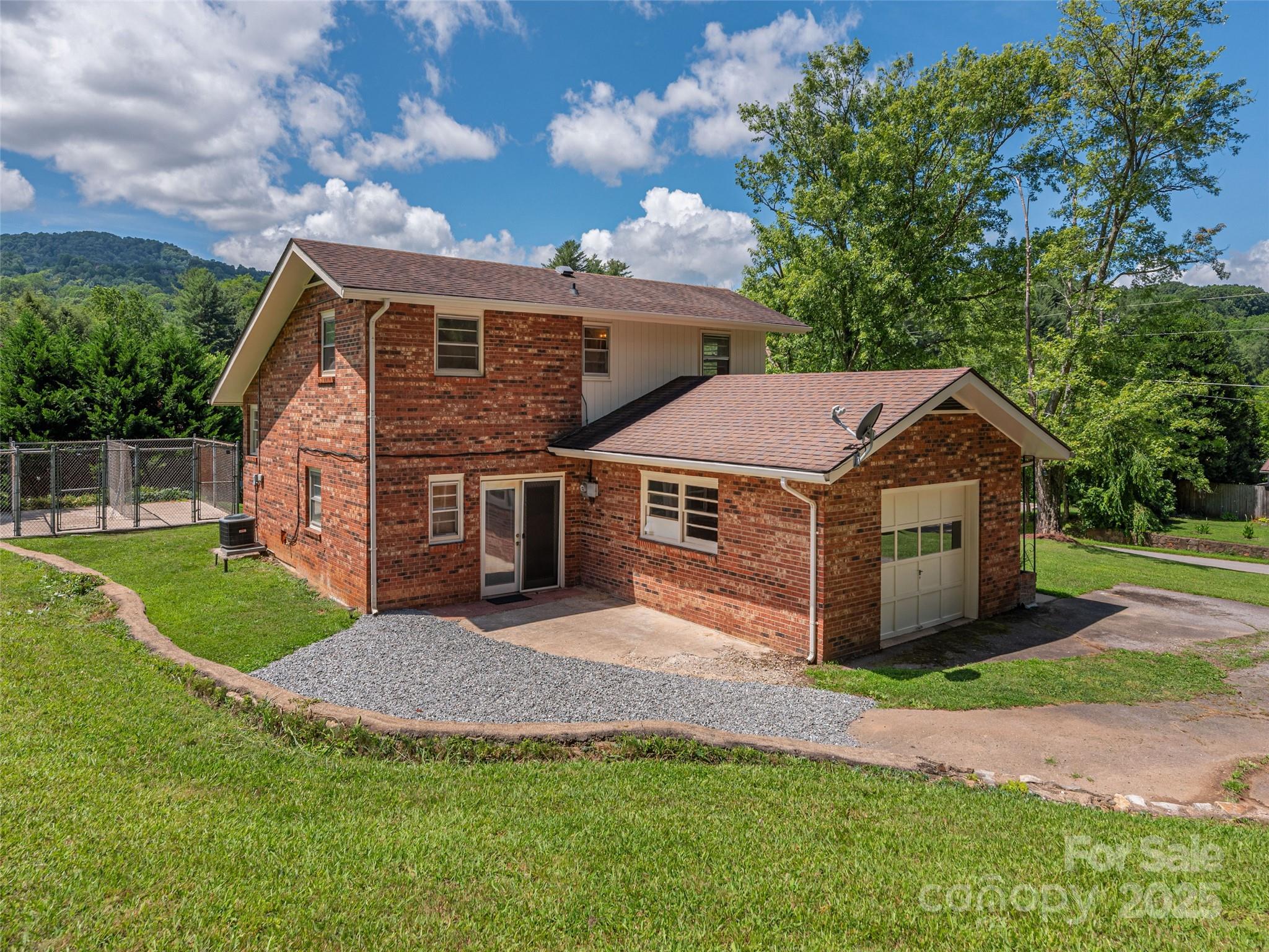 827 Oakdale Road Waynesville NC 28786