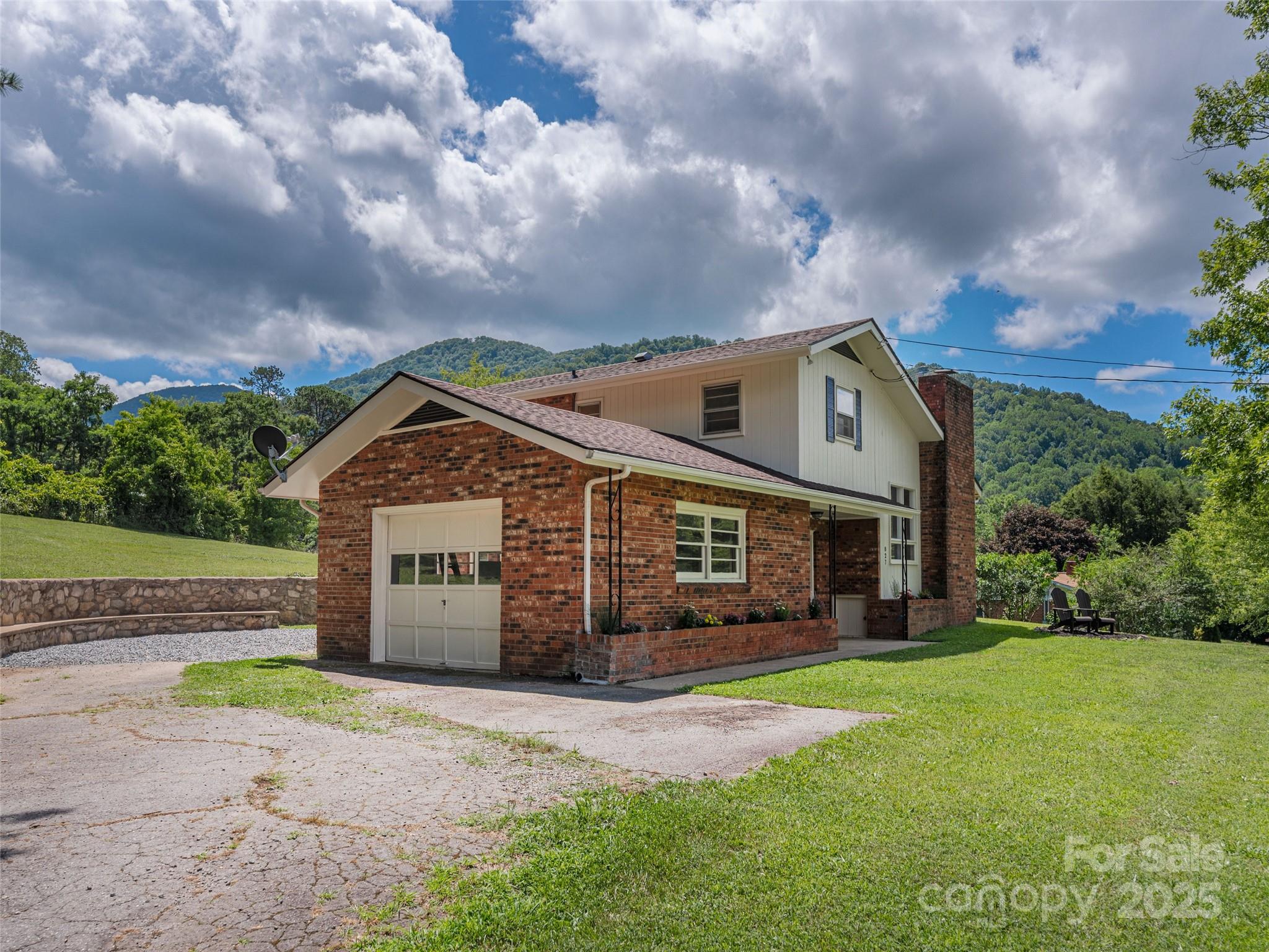 827 Oakdale Road Waynesville NC 28786