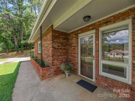 827 Oakdale Road Waynesville NC 28786