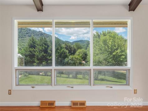 827 Oakdale Road Waynesville NC 28786