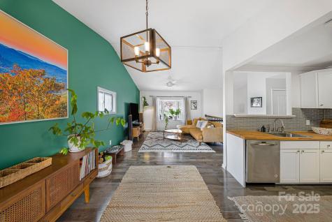 16 Woodfield Road Arden NC 28704