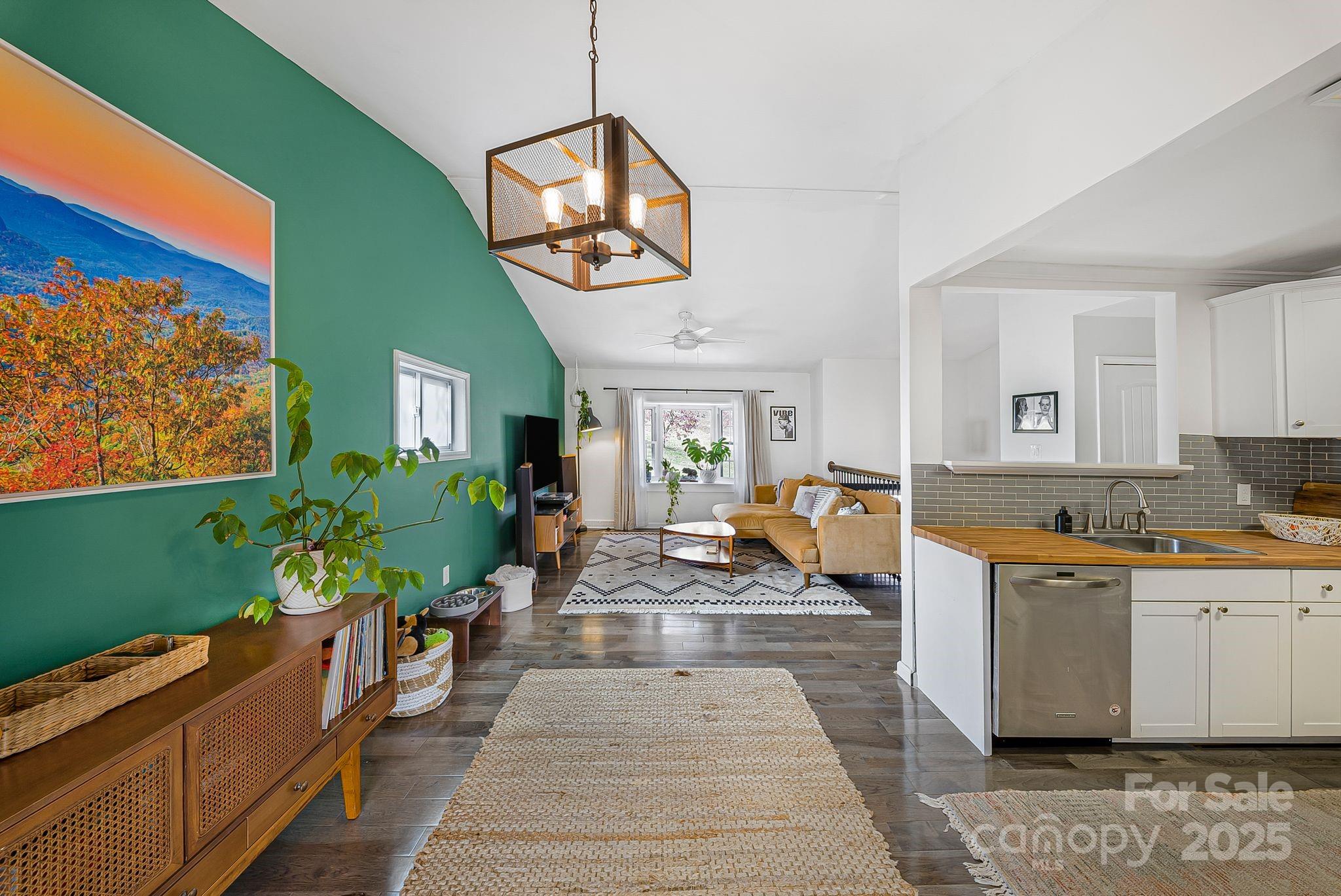 16 Woodfield Road Arden NC 28704