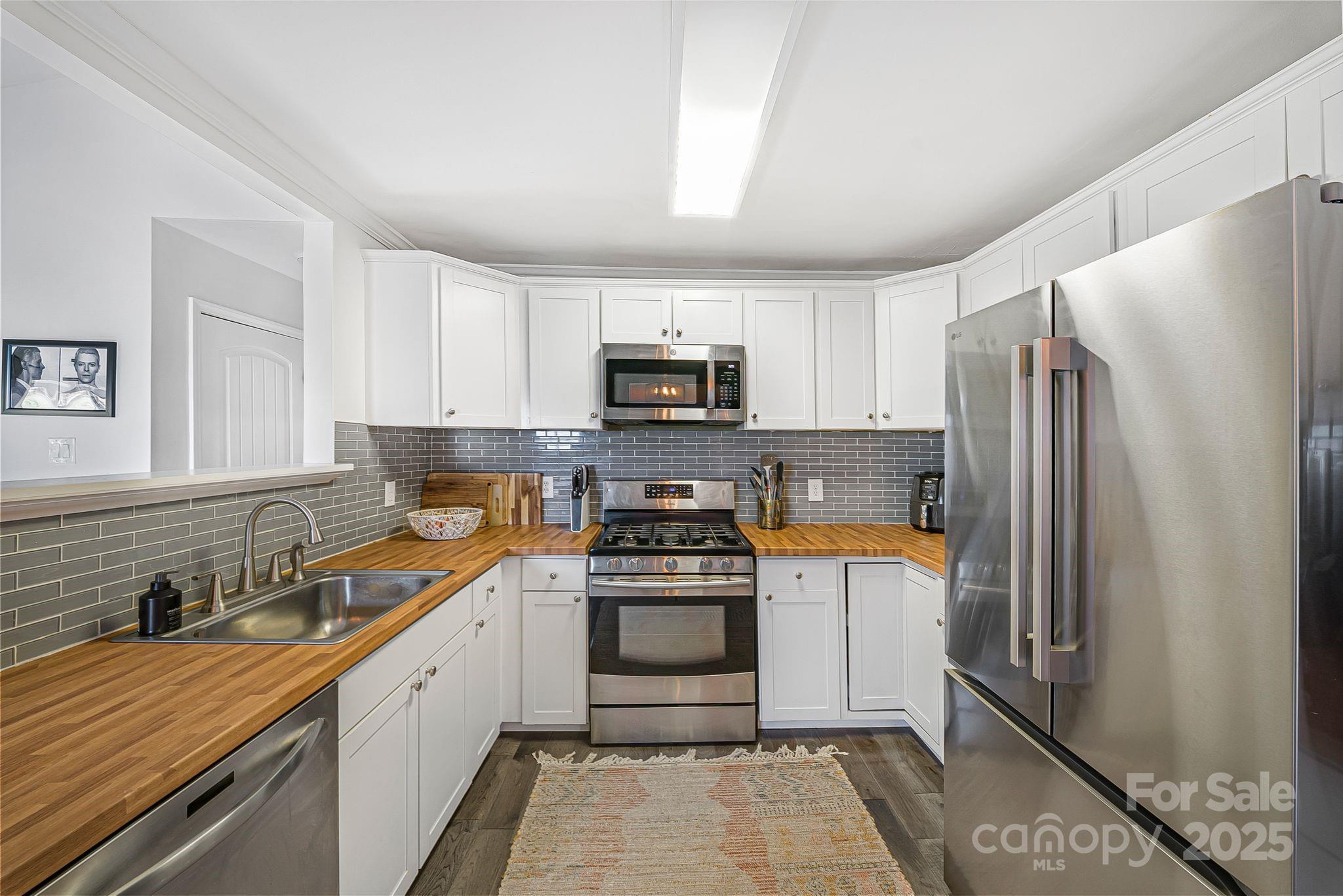 16 Woodfield Road Arden NC 28704