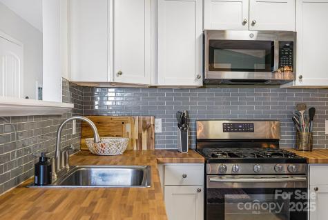 16 Woodfield Road Arden NC 28704