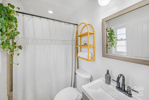 16 Woodfield Road Arden NC 28704