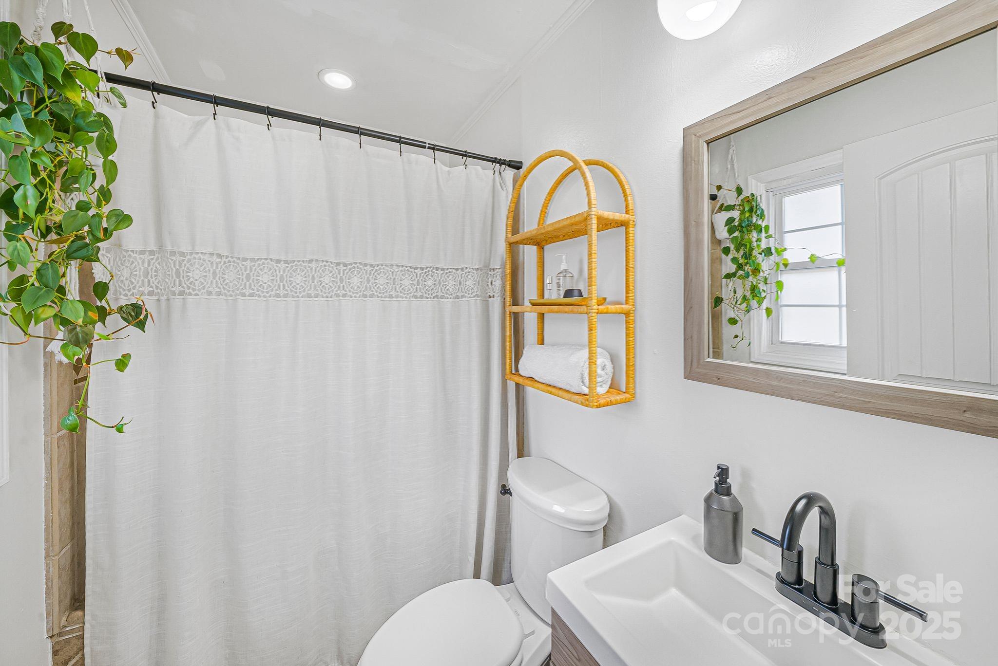 16 Woodfield Road Arden NC 28704