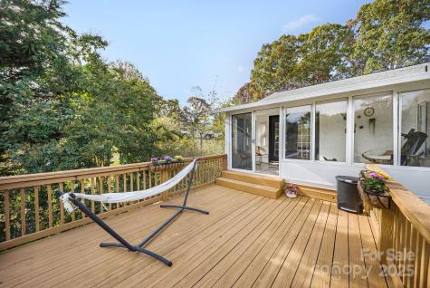 16 Woodfield Road Arden NC 28704