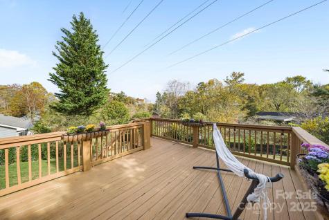 16 Woodfield Road Arden NC 28704