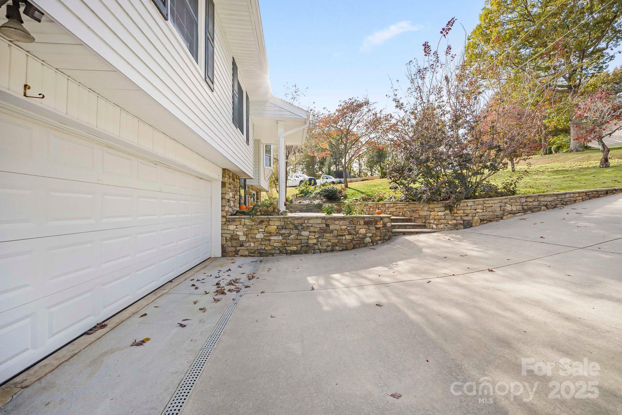 16 Woodfield Road Arden NC 28704