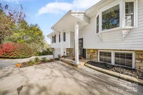 16 Woodfield Road Arden NC 28704