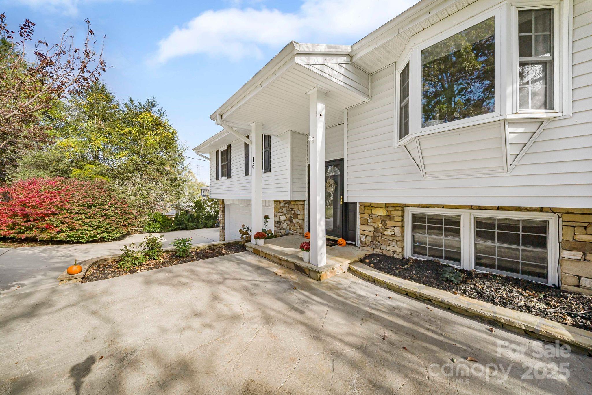 16 Woodfield Road Arden NC 28704