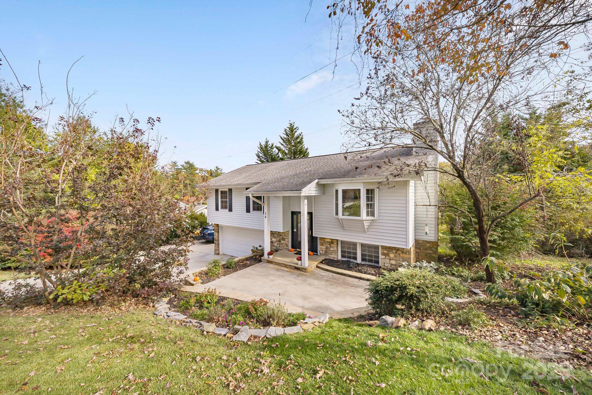 16 Woodfield Road Arden NC 28704