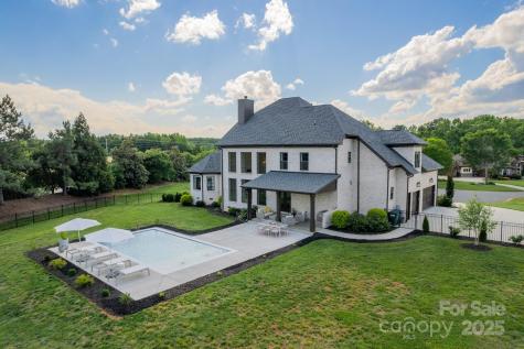 8102 Rolling Fields Road Charlotte NC 28227