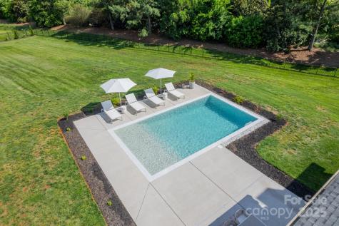 8102 Rolling Fields Road Charlotte NC 28227