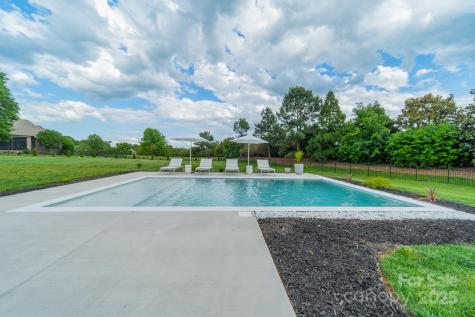8102 Rolling Fields Road Charlotte NC 28227