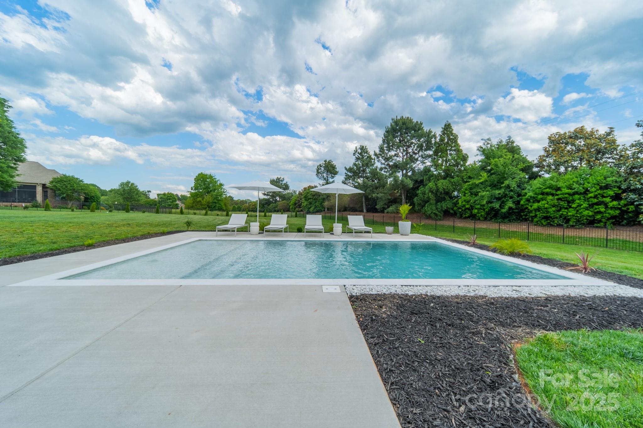 8102 Rolling Fields Road Charlotte NC 28227