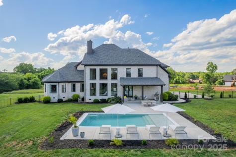 8102 Rolling Fields Road Charlotte NC 28227