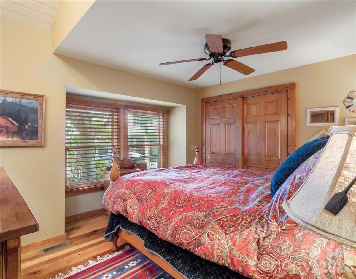 373 Rhododendron Lane Burnsville NC 28714