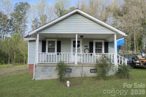 624 Blue Street Troy NC 27371