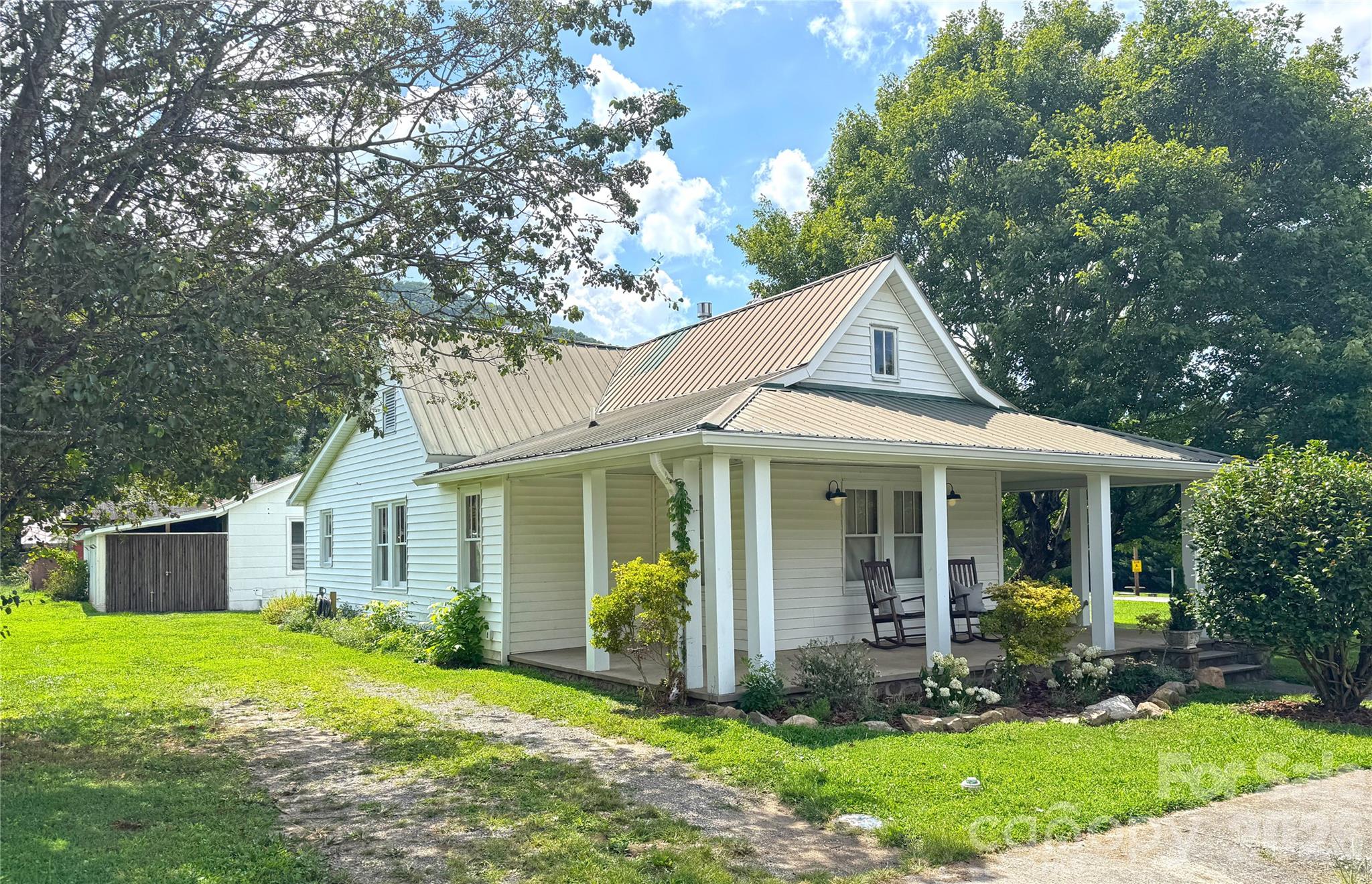 227 Lawson Street Hot Springs NC 28743