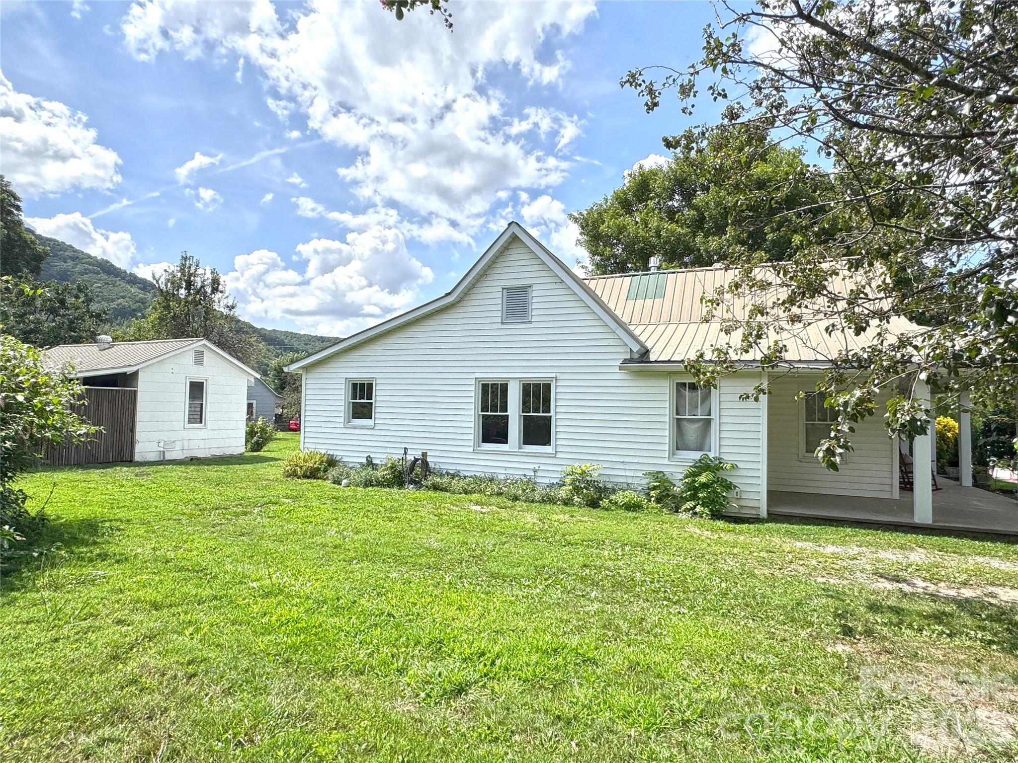 227 Lawson Street Hot Springs NC 28743