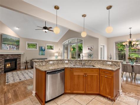 4 Alsatian Lane Asheville NC 28805