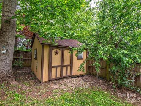 4 Alsatian Lane Asheville NC 28805