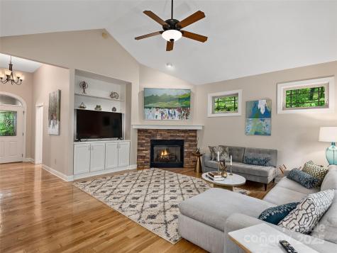 4 Alsatian Lane Asheville NC 28805